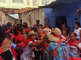 Encuentro entre las parrandas de San Juan y San Pedro en el callejón La Pelota de Guarenas.