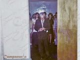 Inauguración de la Biblioteca Escolar Félix Eduardo Acuña, Escuela Estadal Simón Rodríguez, sector El Parque de Guarenas, década 1970. En la fotografía, su primer bibliotecario Mariano Escobar durante el corte de la cinta de inauguración.