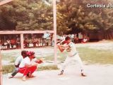 Al bate, el profesor Antonio José Rojas (†) del equipo de softbol de la Escuela Técnica Industrial Rubén González de Guarenas, SINPROTED.