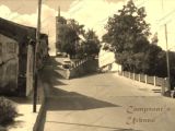 Bajada de Los Almendrones, Guarenas año 1970. A la izquierda, casa destruida por el terremoto del 29 de julio de 1967.