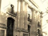 Calle Ambrosio Plaza frente a la Iglesia Nuestra Señora de Copacabana, década 1950.
