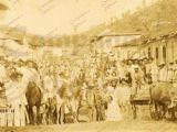 Calle Real de Guarenas en el año 1900, siendo usada en sentido oeste. Al fondo, esquina de la calle Bermúdez.