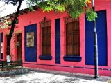 Segmento de la antigua calle Real de Guarenas, siendo hoy parte de la Plaza Bolívar. Fotografía de la Casa de la Cultura Antonio María Piñate, año 2005.