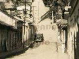 Antiguo automóvil, década 1940. Calle Comercio, Guarenas, Edo. Miranda, Venezuela