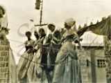 Carnavales de Guarenas, calle Ambrosio Plaza, año 1960. Al fondo, instalaciones de la CANTV