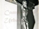 Cristo Crucificado, bronce, instalación de la obra, Conrado Vigni, año 1957