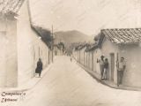 Esquina de la calle Bermúdez con calle Comercio, Guarenas, fotografía de año 1953. Hasta la década de 1930, esta era la última esquina este de la calle Comercio. Luego se hizo su prolongación hasta la intersección con la calle Páez (esquina del Provincial).
