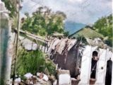 Casa de la Comandancia de la Policía, calle Ambrosio Plaza de Guarenas, año 1967. Una de sus habitaciones fue destruida por el terremoto del 29 de julio de 1967. Fotografía cortesía de Jesús Azcona. Fotografía restaurada y coloreada digitalmente por Campanario urbano.