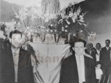 Procesión Virgen de La Candelaria, calle Ayacucho de Guarenas, década 1960. Francisco Abreu (izquierda) y Manuel Torrealba (derecha).