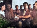 Acto de entrega del decreto para la construcción de la primera etapa de la Escuela para Niños Sordos “Andrés Rosendo Armas”, hoy Unidad Educativa Especial Bolivariana, ubicada entre los bloques 28 y 30 de la Urb. 27 de Febrero (antes Menca de Leoni). Hace entrega el Alcalde de Guarenas Aníbal (Tito) Cardozo (†) a los familiares de Andrés Rosendo Armas. Guarenas, inicio década 1990.