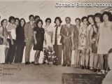 Docentes del Grupo Escolar Ambrosio Plaza, Guarenas, década 1960. De derecha a izquierda: Maestra Zapata, Ermelinda Flores, Flor Echezuria, Maestra Benilde, Profesor Paiva, Maestra Teresa, Directora Isabel Carrero de Orta, Nery Soriano, Alicia de Díaz, Sonia Yaya, Rosa Soriano, Gladys Pibernat.