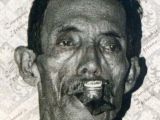 Miguel Parra, cultor de Guarenas, creador de la manifestación popular "La Viejita de Guarenas. En la fotografía del año 1980, lo vemos tocando el resonador o pito que fabricó para acompañarse con el cuatro.