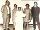 Propietario: Rosa Cosenza / Argenis Talavera. 
Lugar: Escuela Estadal Concentrada "Simón Rodríguez", Guarenas, Edo. Miranda. 
Captura: Década de 1970. 
Comentario: Primera Comunión de Irene América Jiménez Parra. De izquierda a derecha los maestros Pablo Marcial Muro, Elisa Silva Báez de Rodríguez e Imeria Núñez de Saer, acompañados del Señor Julio Jiménez, padre de la neo comulgante.