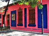 Segmento de la antigua calle Real de Guarenas, siendo hoy parte de la Plaza Bolívar. Fotografía de la Casa de la Cultura Antonio María Piñate, año 2005.