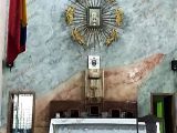 Imagen de Nuestra Señora de Copacabana. Reposa en un conjunto ornamental en Bronce elaborado por Conrado Vigni en 1958. En el altar mayor se observa el bajo relieve de "La Última Cena" en mármol de carrara del escultor Emilio Musso, año 1957.