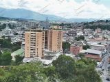 Calle Comercio en La Llanada y otras áreas visto desde la torre del campanario de la Catedral de Guarenas. Octubre de 2020.
