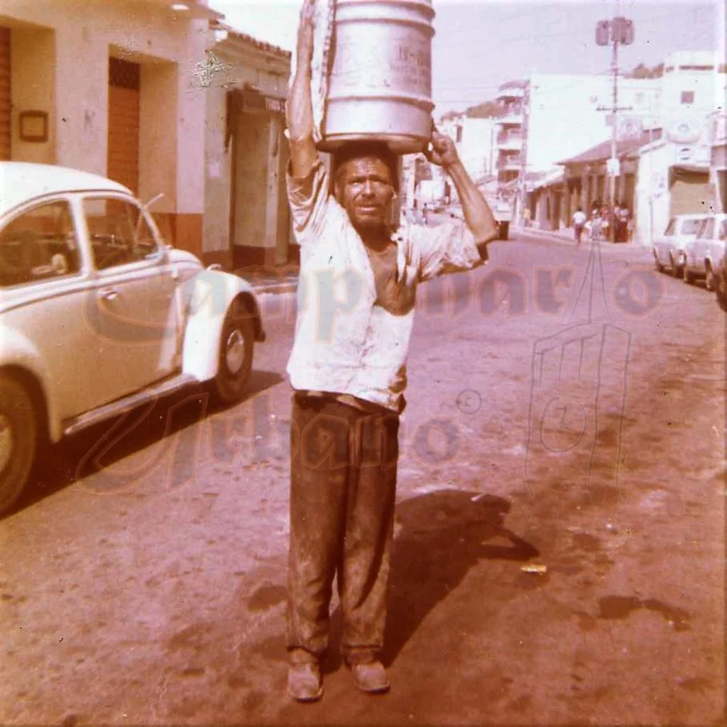 Cipriano Martinez, calle Comercio de Guarenas, década 1970