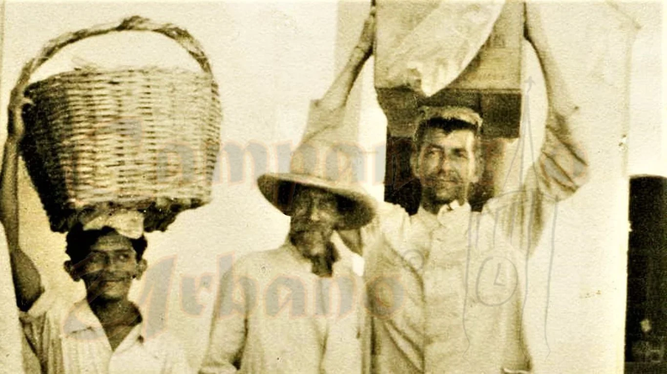 Eusebio Antonio Gil "Petrón" (derecha), Eduardo Araujo "Caramelo" (centro), Ramón (izquierda). Guarenas, década 1930.