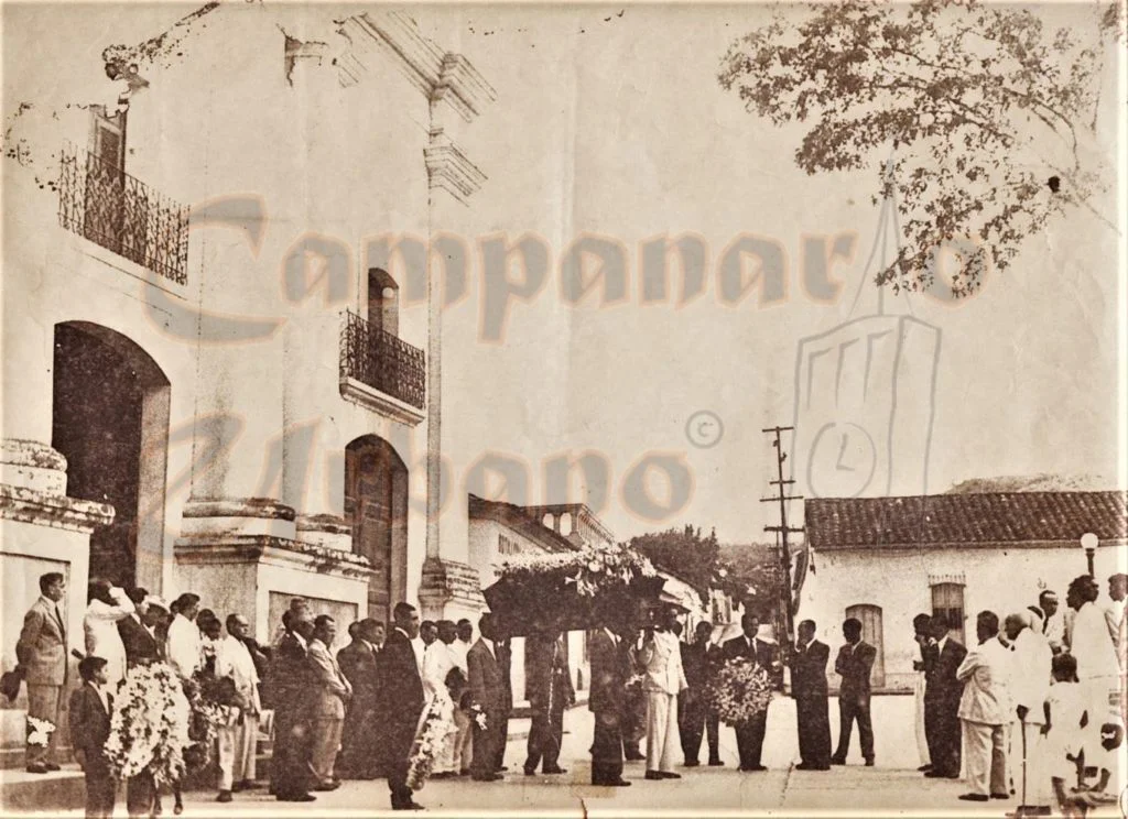 Cortejo fúnebre en la calle Ambrosio Plaza de Guarenas, año 1952. Iglesia Nuestra Señora de Copacabana.