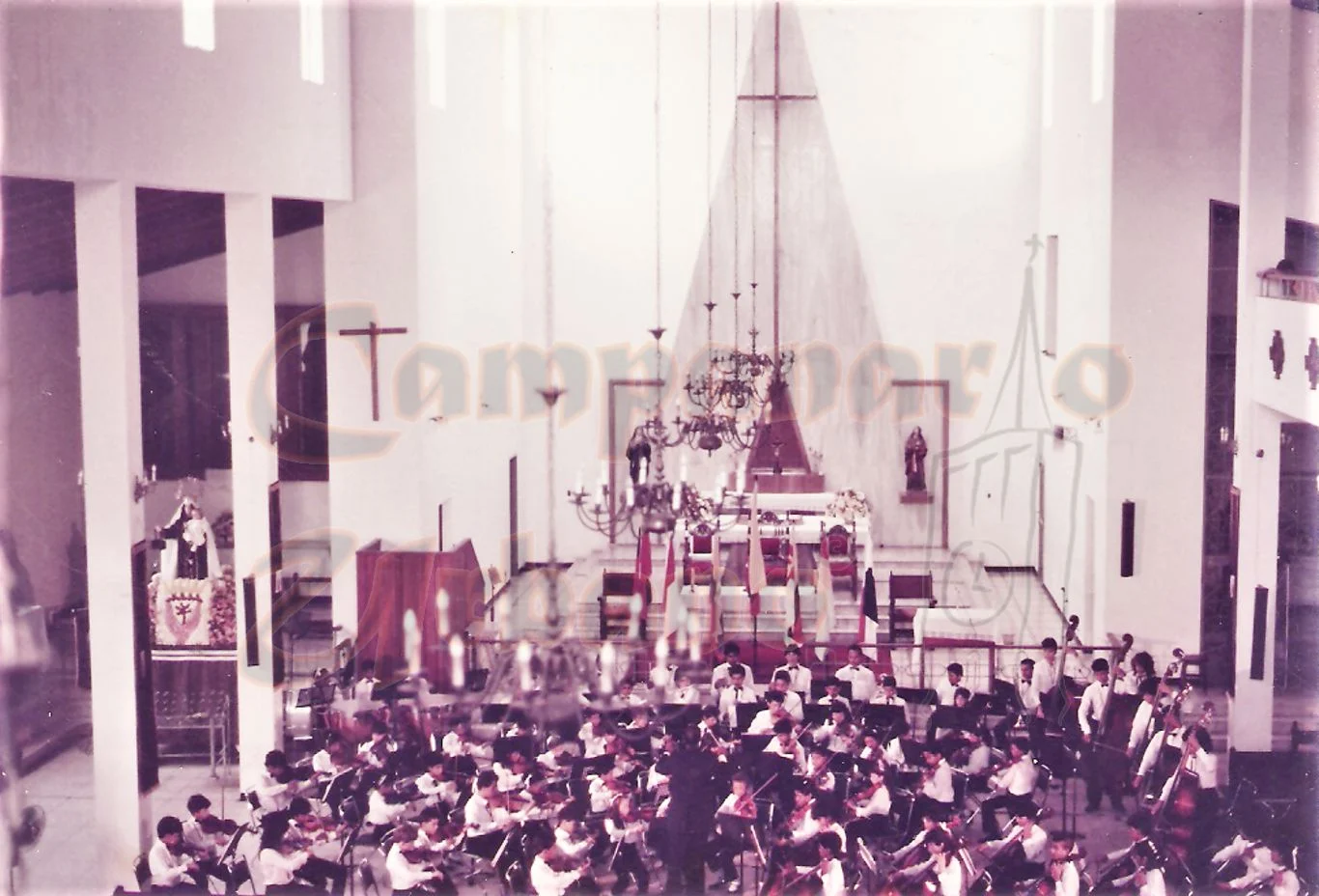 Orquesta Juvenil Vicente Emilio Sojo, Iglesia Santa Cruz de Pacairigua, Guatire, julio de 1987