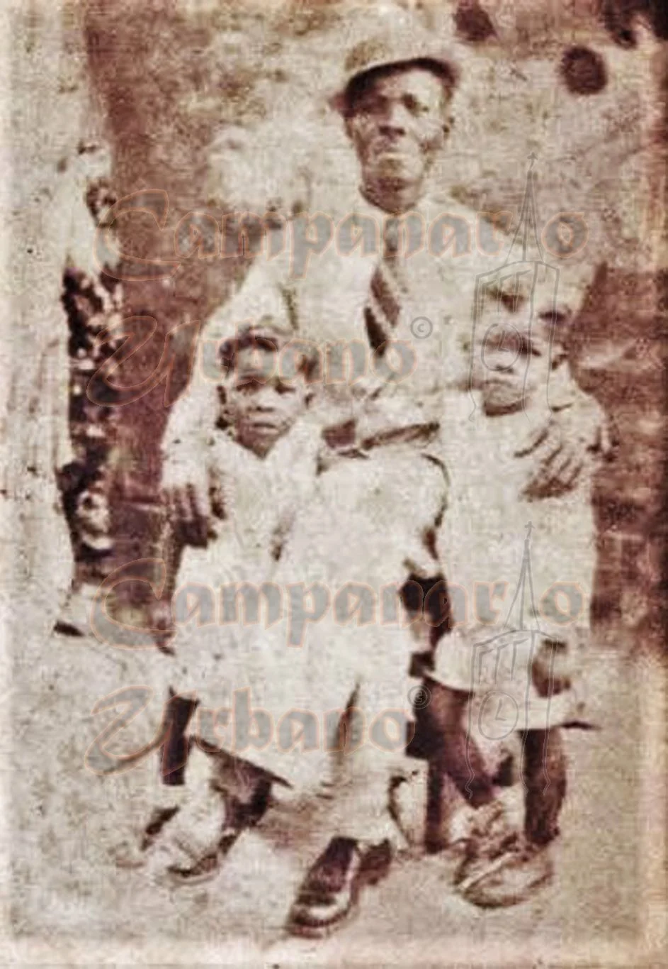 Norberto Blanco junto a sus hijos, cultor de la Parranda de San Pedro de Guarenas hasta el año 1937