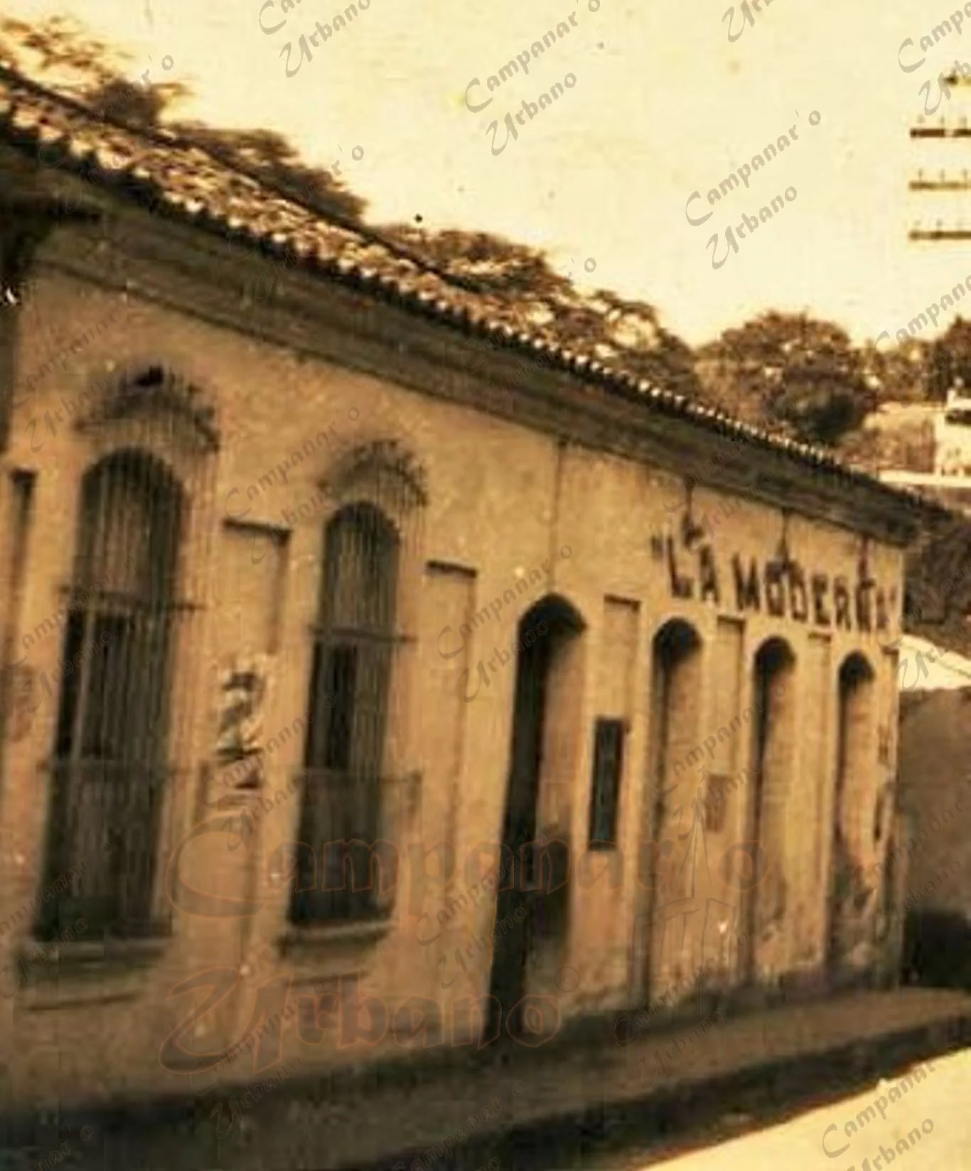 Marcos para carteles publicitarios, Tienda La Moderna, esquina de las calles Comercio y El Parque, Guarenas, Año 1938.