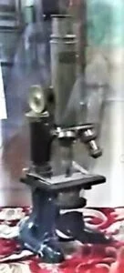 Microscopio reliquia del Dr. José Gregorio Hernández en la Catedral Nuestra Señora de La Copacabana. Guarenas, octubre de 2020.