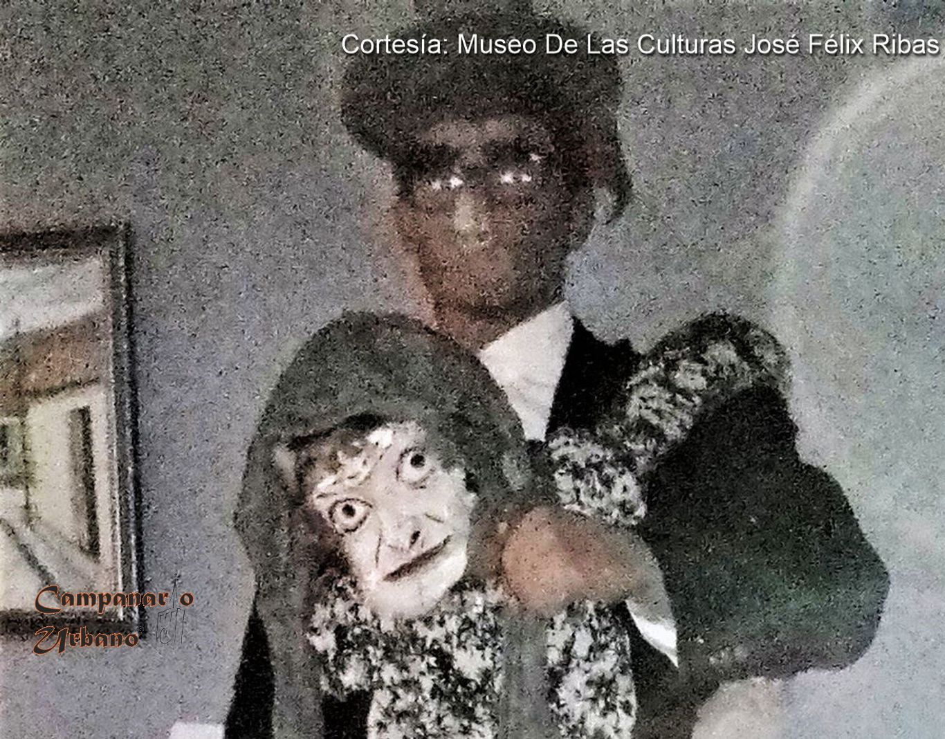 "La Viejita de Guarenas", manifestación cultural y diversión popular creada por el cultor Miguel Parra. Traje y máscara originales usados por Miguel Parra. Expuestos desde febrero de 2019 en el salón Huerenas del Museo De Las Culturas José Félix Ribas