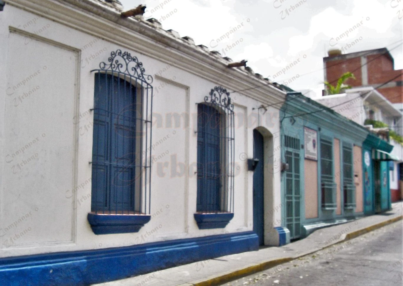 Casa de Luisa González, año 2005. Desde ese ventanal, ella junto a su familia hacía entrega de las cintas milagrosas de Nuestra Señora de Copacabana.