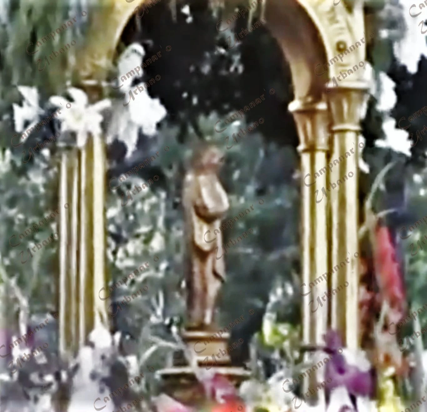 Procesión con la réplica de mayor tamaño de Nuestra Señora de Copacabana. Guarenas, año 2000.