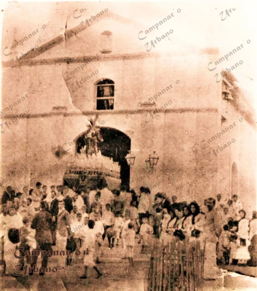 Iglesia La Candelaria de Guarenas durante la procesión del Nazarno, año 1904.