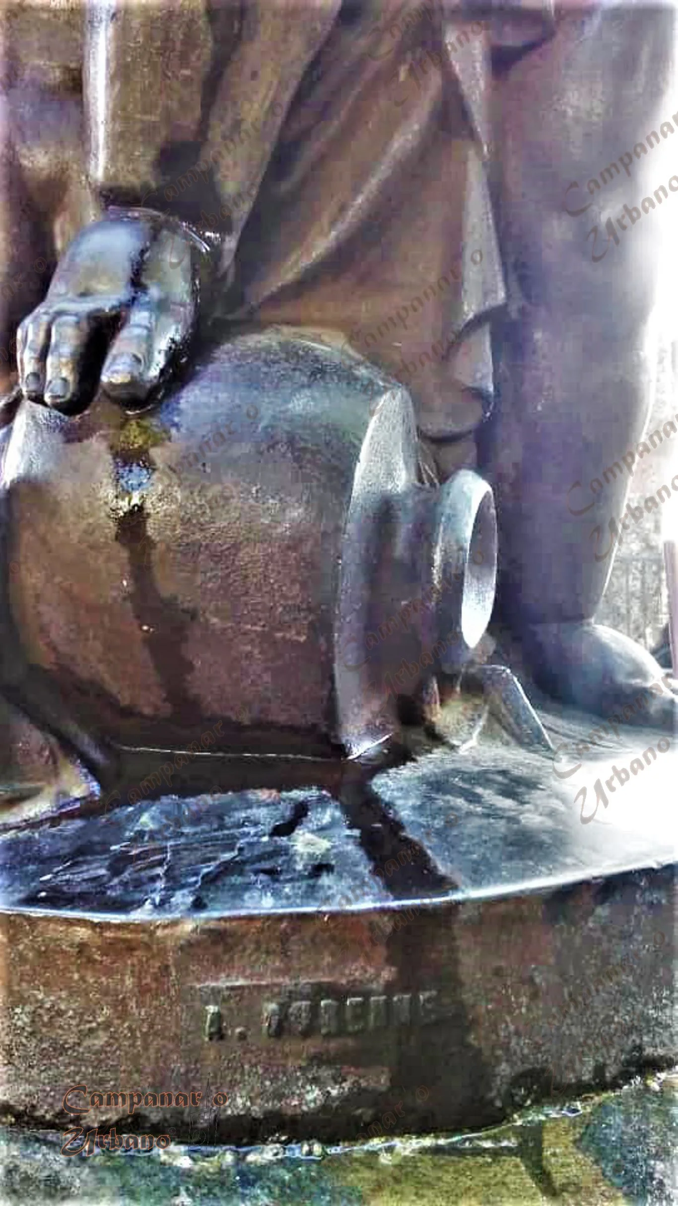 Escultura de Amorcillos en la fuente de la Plaza La Candelaria de Guarenas, del escultor Emile Antoine Durenne, elaborado entre 1880 y 1885. Fotografía del 1ro. de febrero de 2021.