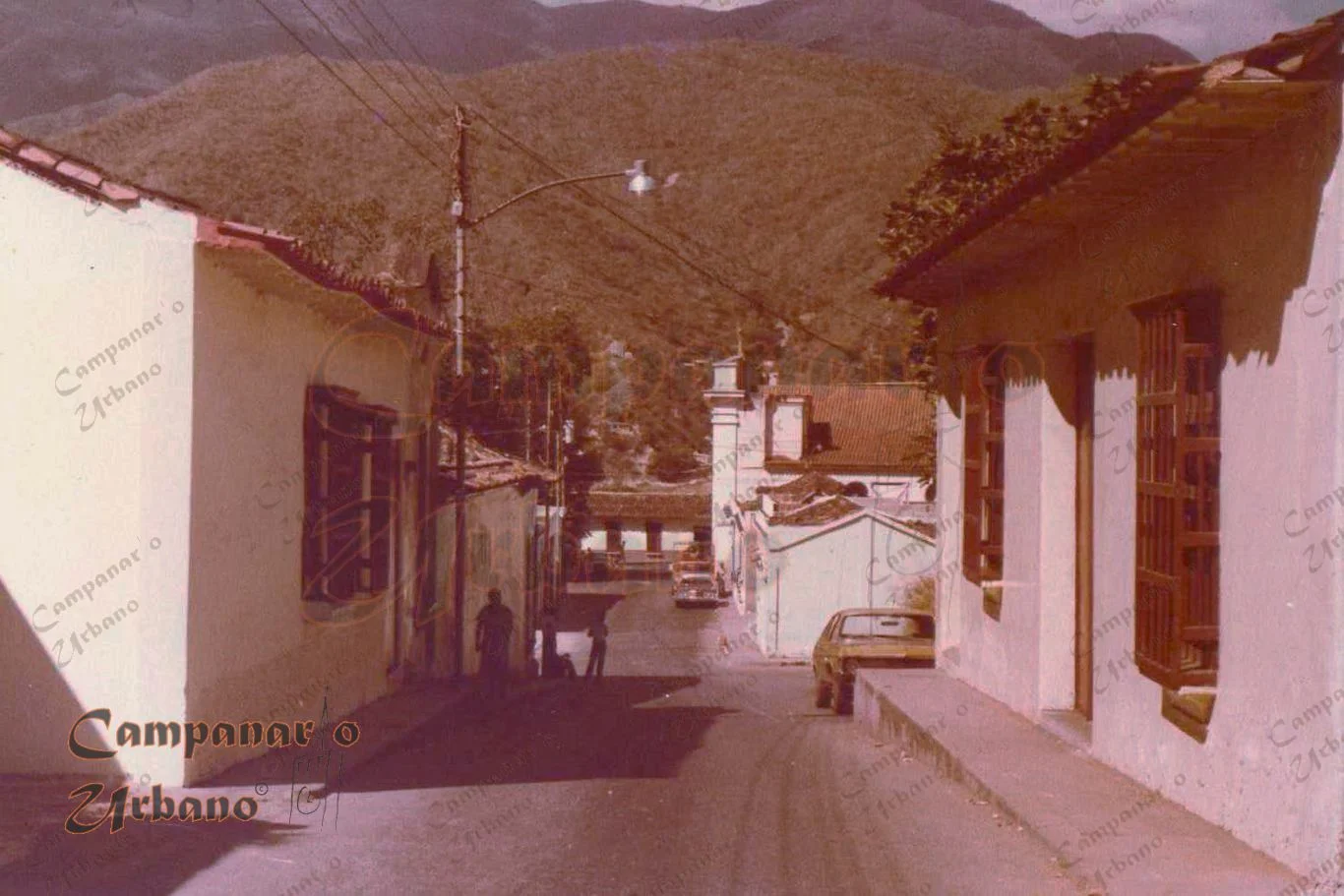 Calle Ambrosio Plaza, Guarenas, año 1978. Al fondo, esquina de la calle Colón.