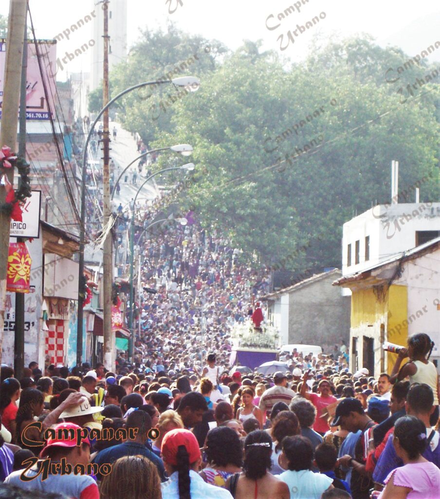 Procesión del Nazareno de Guarenas, calle Comercio, miércoles 12 de abril de 2006.