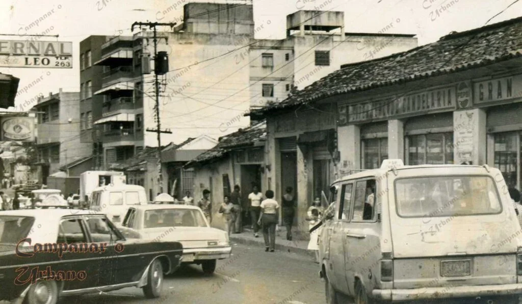Esquina de La Candelaria, calle Comercio con calle Ayacucho, Guarenas, año 1977.