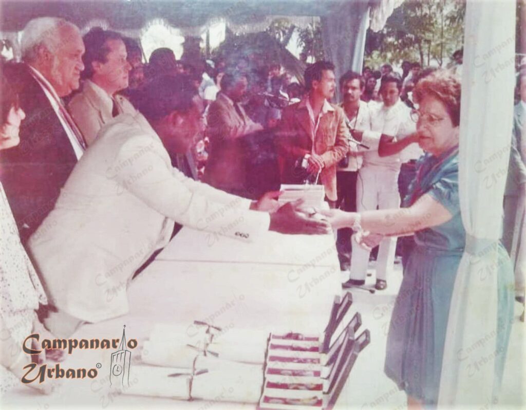 Orden Ambrosio Plaza en su Tercera Clase, conferida a Francisca Arocha (Panchita) por el Concejo Municipal del Distrito Plaza, 14 de febrero de 1985.