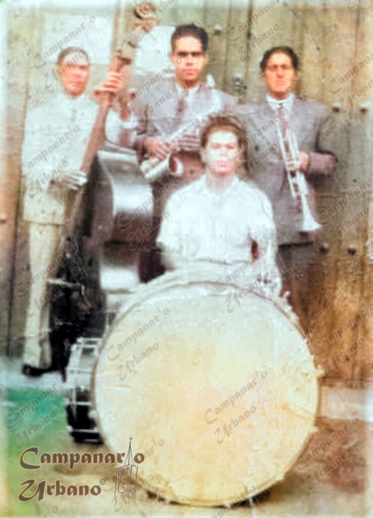Benito Canónico ejecutando el contrabajo, año 1914. Fotografía cortesía de Yenny Padrón. Coloreada digitalmente por Campanario Urbano.