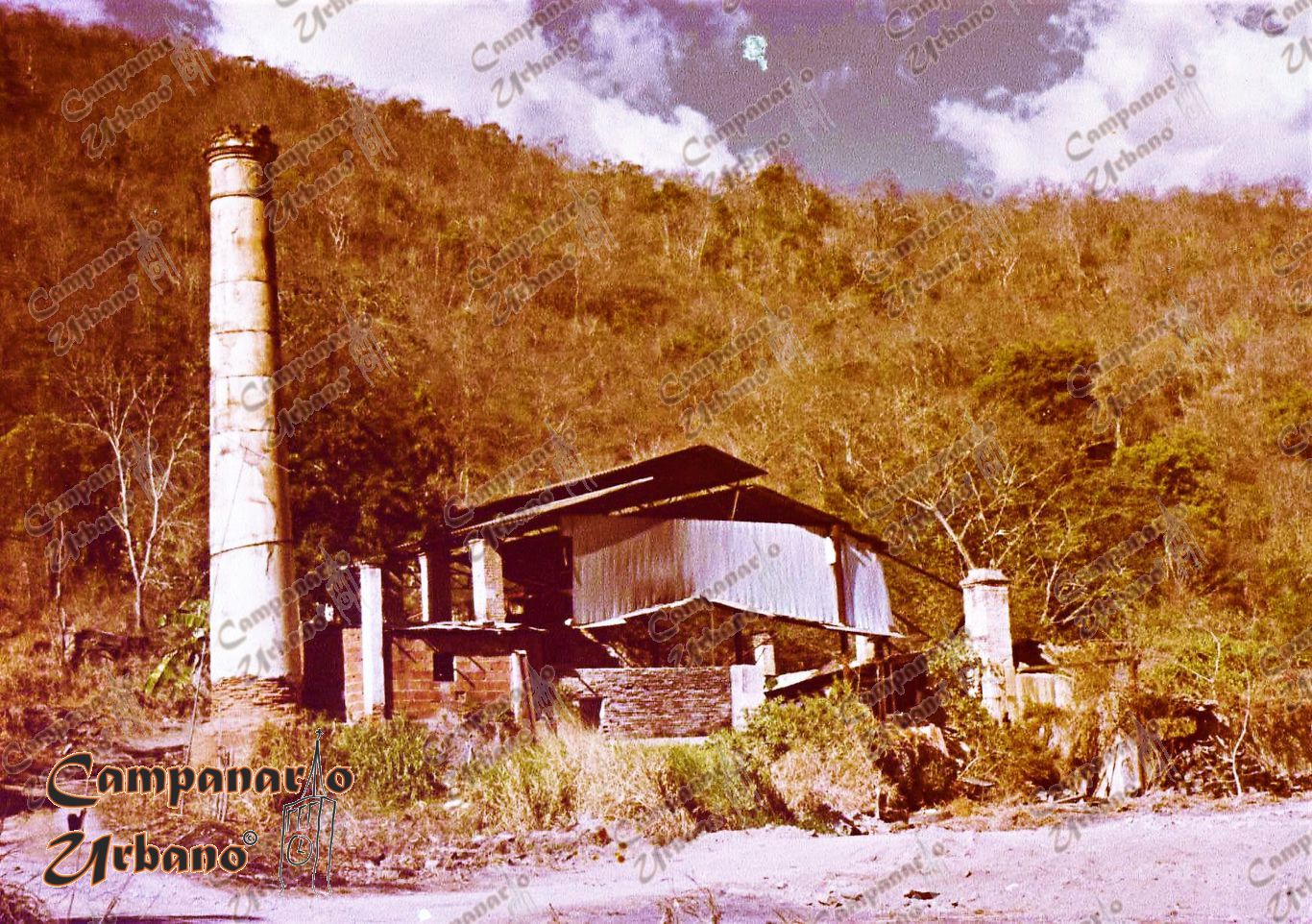 Ingenio de trapiche de la Hacienda Maturín, década de 1970. Propiedad de Alberto y José Luis Acuña. Hoy en día Zona Industrial Maturín de Guarenas, cerca de la Pista Norte de la Autopista Gran Mariscal de Ayacucho.