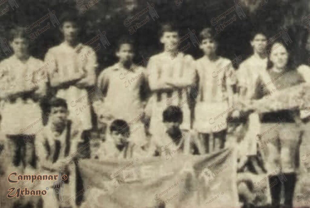 Equipo y Madrina del Club Social y Deportivo La Candelaria, década 1970.