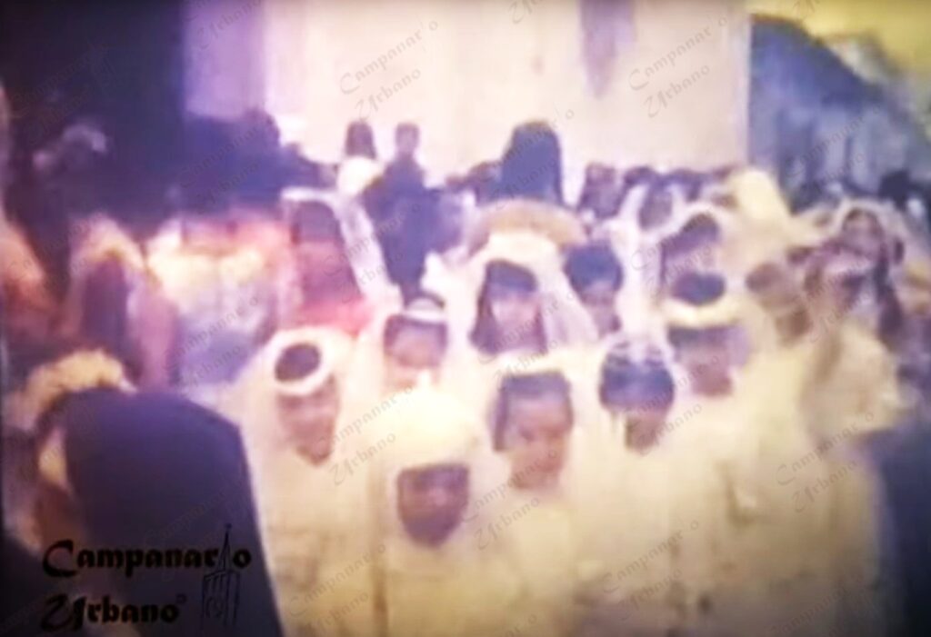 Fotografías: Primera Comunión de las niñas del Colegio Parroquial Jesús María Marrero en la Iglesia de Nuestra Señora de Copacabana de Guarenas, década 1960.