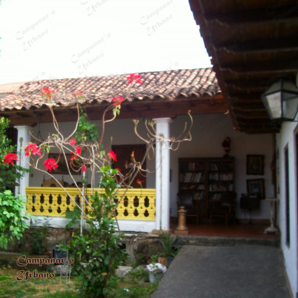 Patio de antigua Casona de Guarenas.