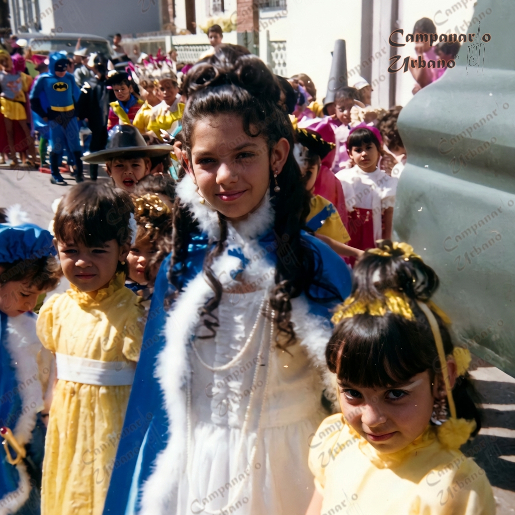 Desfile escolar en los carnavales de Guarenas, década de 1970.