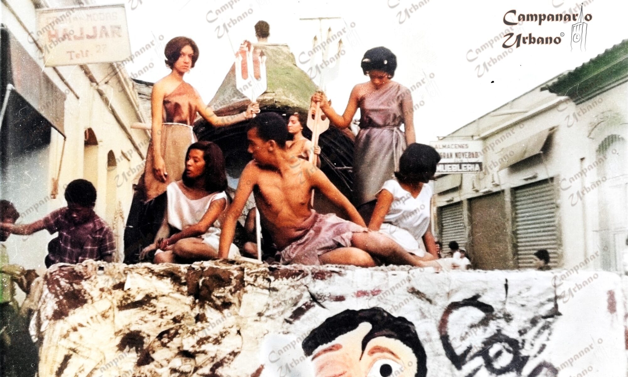 Carnavales y Arte en Guarenas, carroza El Imperio de Plutón, año 1963. Imagen coloreada por IA.